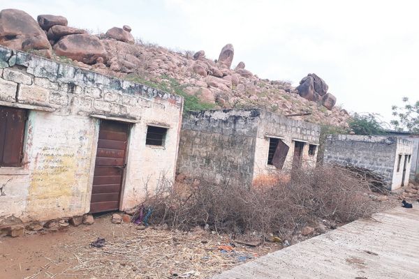 ಮಹಾನಗರಗಳಿಗೆ ಗುಳೆ ಹೊರಟ ಜನ